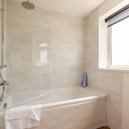 Charming 3Bed 3Bath Home In Windsor With Parking! Buitenkant foto