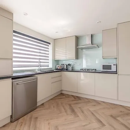 Charming 3Bed 3Bath Home In Windsor With Parking! Buitenkant foto